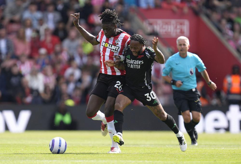 Shams：雄鹿愿与字母哥探讨留队或交易可能性，尼克斯不再是首选下家